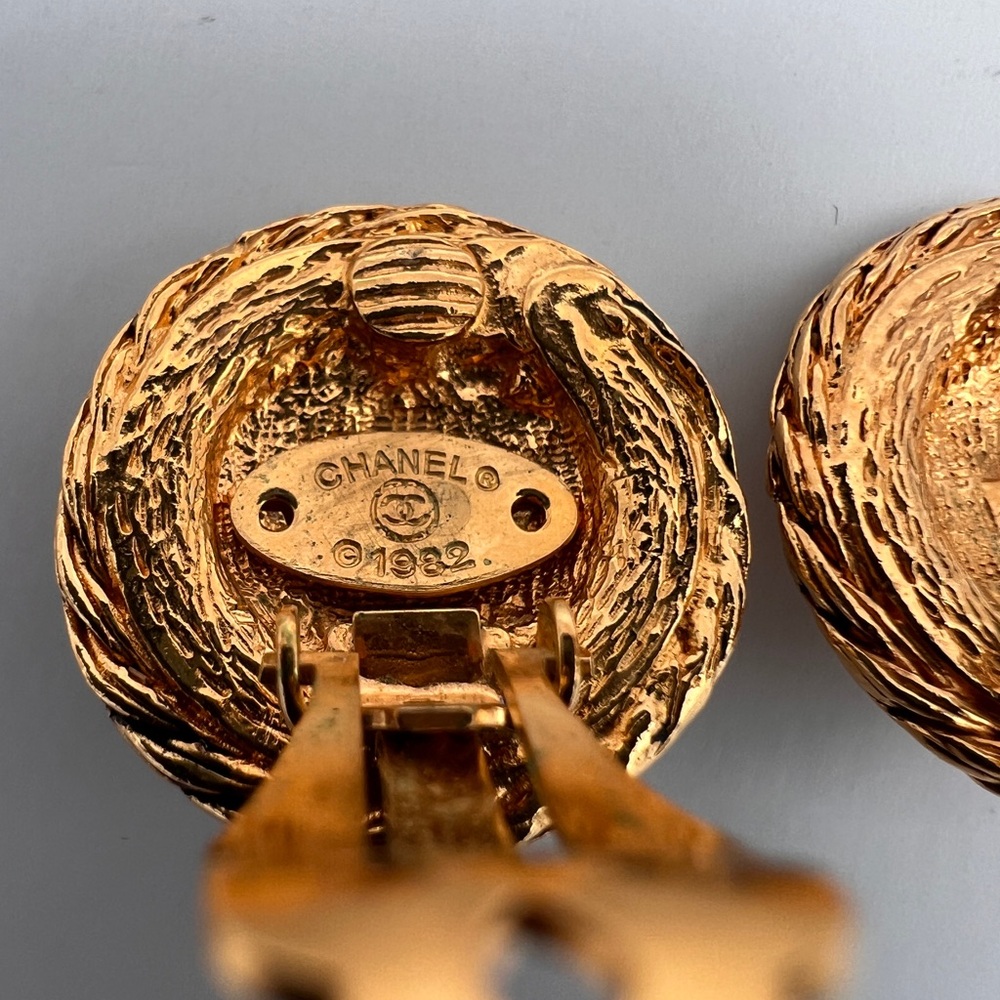 CHANEL Vintage Lion Head Rhinestone Clip Earrings in Box - Picture 8 of 13